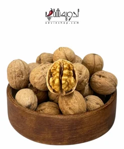 گردوی با پوست داخل کاسه چوبی